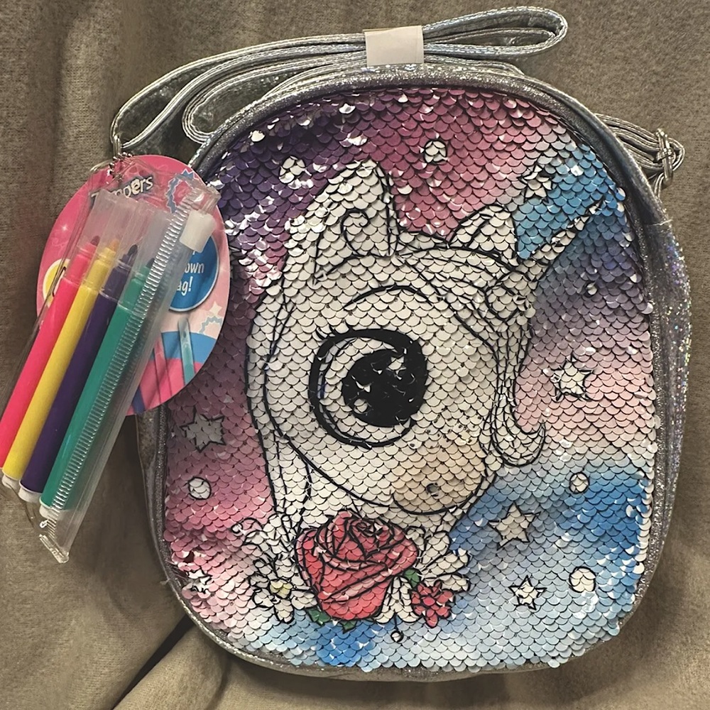 Color your own mini sequin Unicorn bag with 4 markers